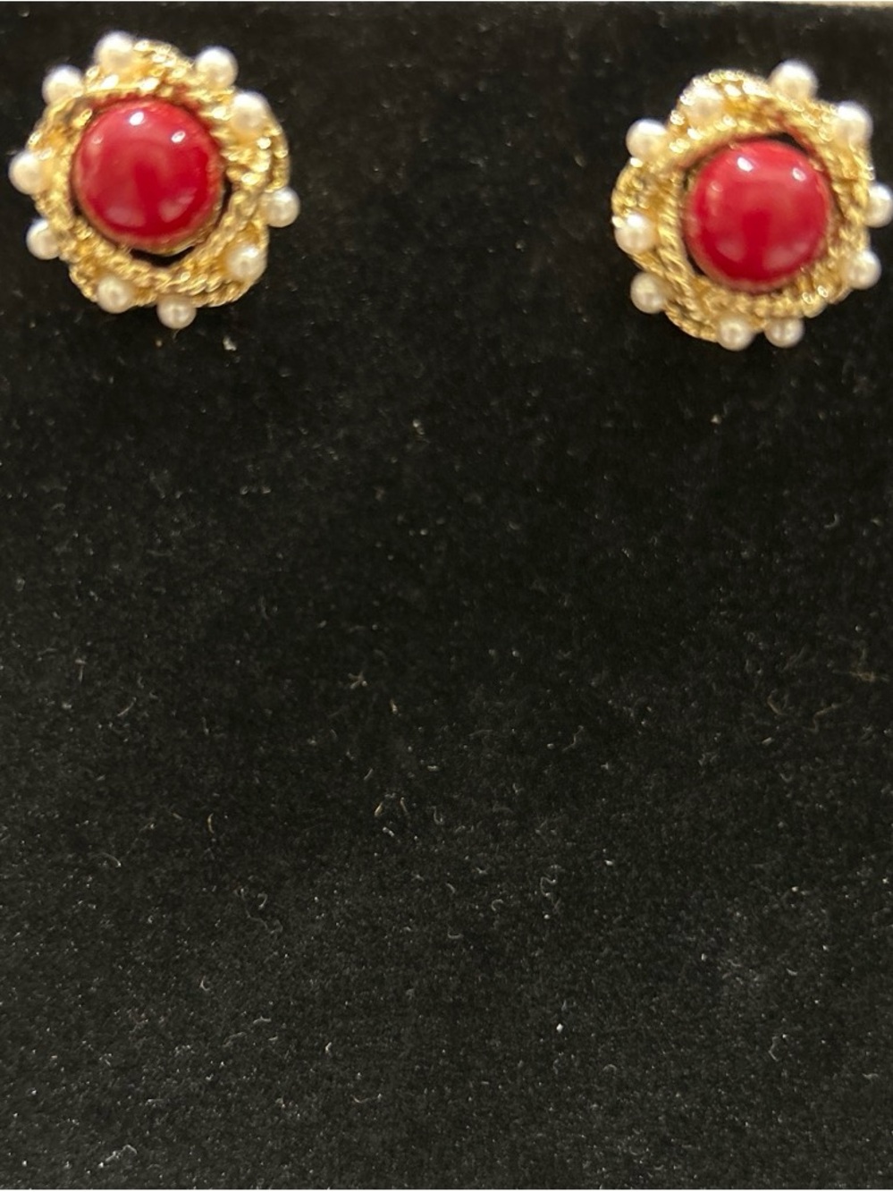 Red beads with faux pearl stud earrings